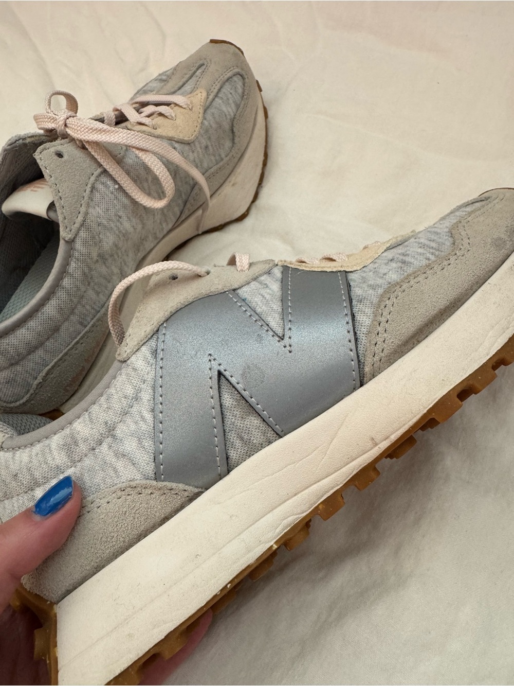New Balance 327 Sneakers in Light Gray and Pale Pink - Picture 6 of 9